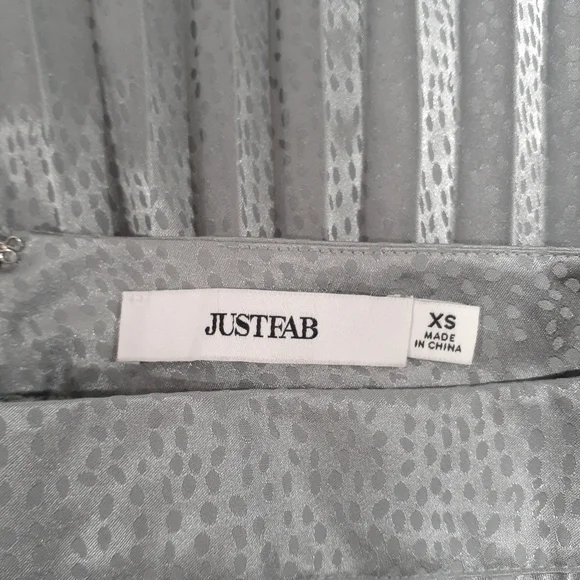 JUSTFAB Women's Pleated Draped Skirt Metallic Silver - Picture 5 of 8